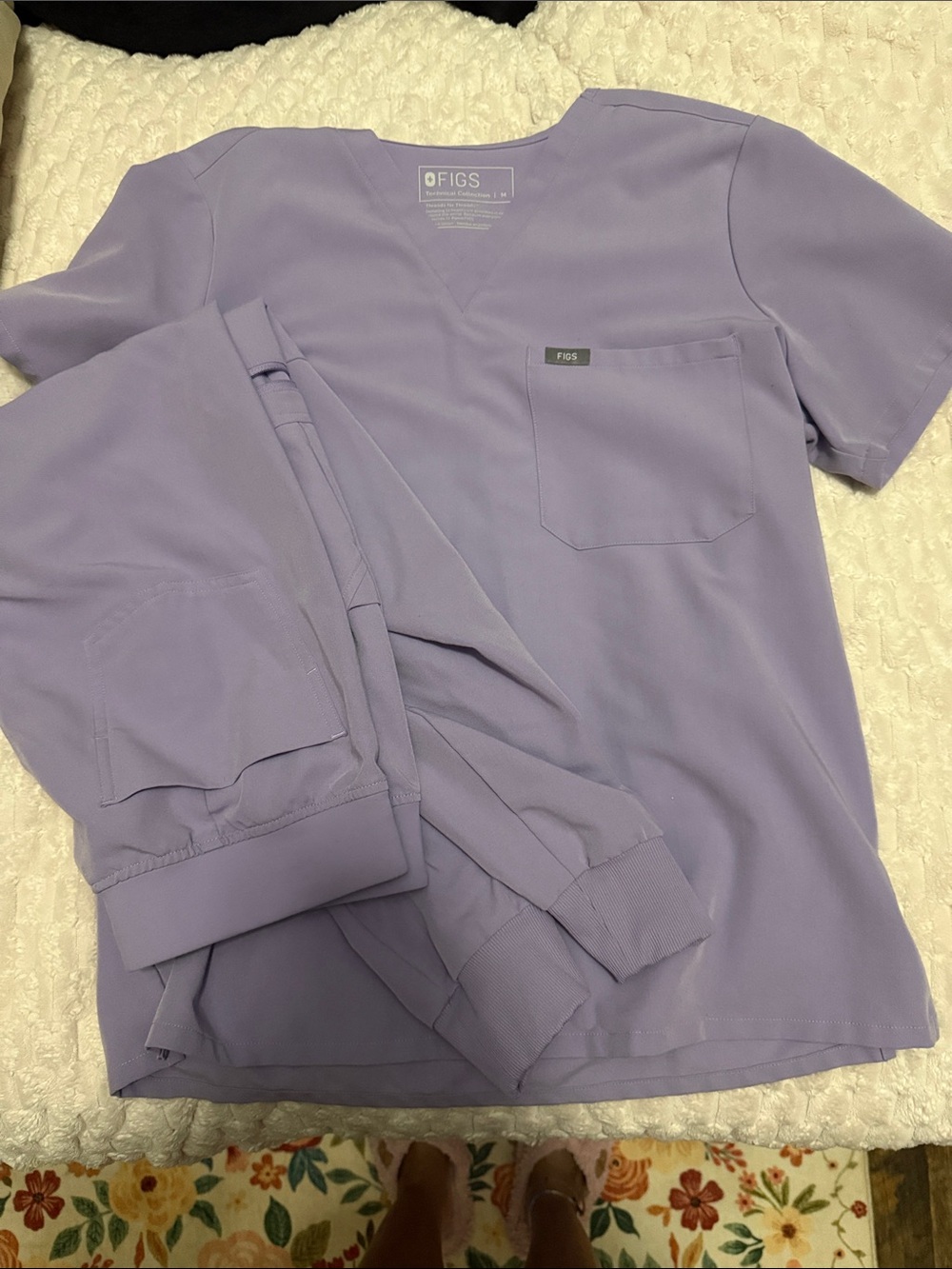 Figs Woman’s Lavender Short Sleeve Scrub Top and Joggers